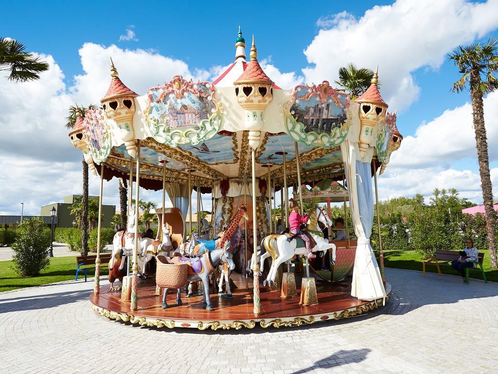 Le Stelsia Resort Saint-Sylvestre-sur-Lot エクステリア 写真